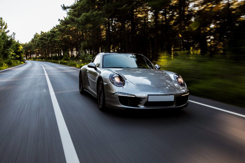 Ferrari y Porsche: estrategias de lujo y exclusividad